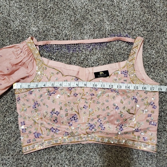 Indian outfit in blush pink and silver - Picture 4 of 16